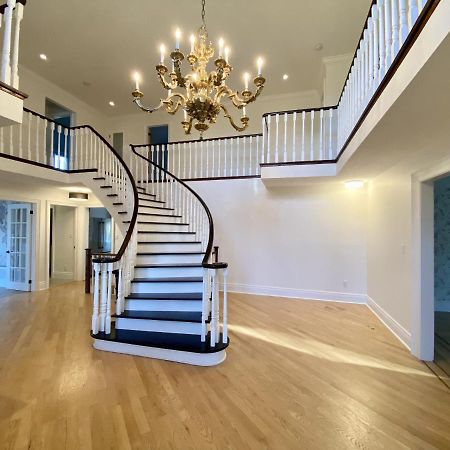 5000+ Sqft Cottage Near Toronto Bolton Экстерьер фото