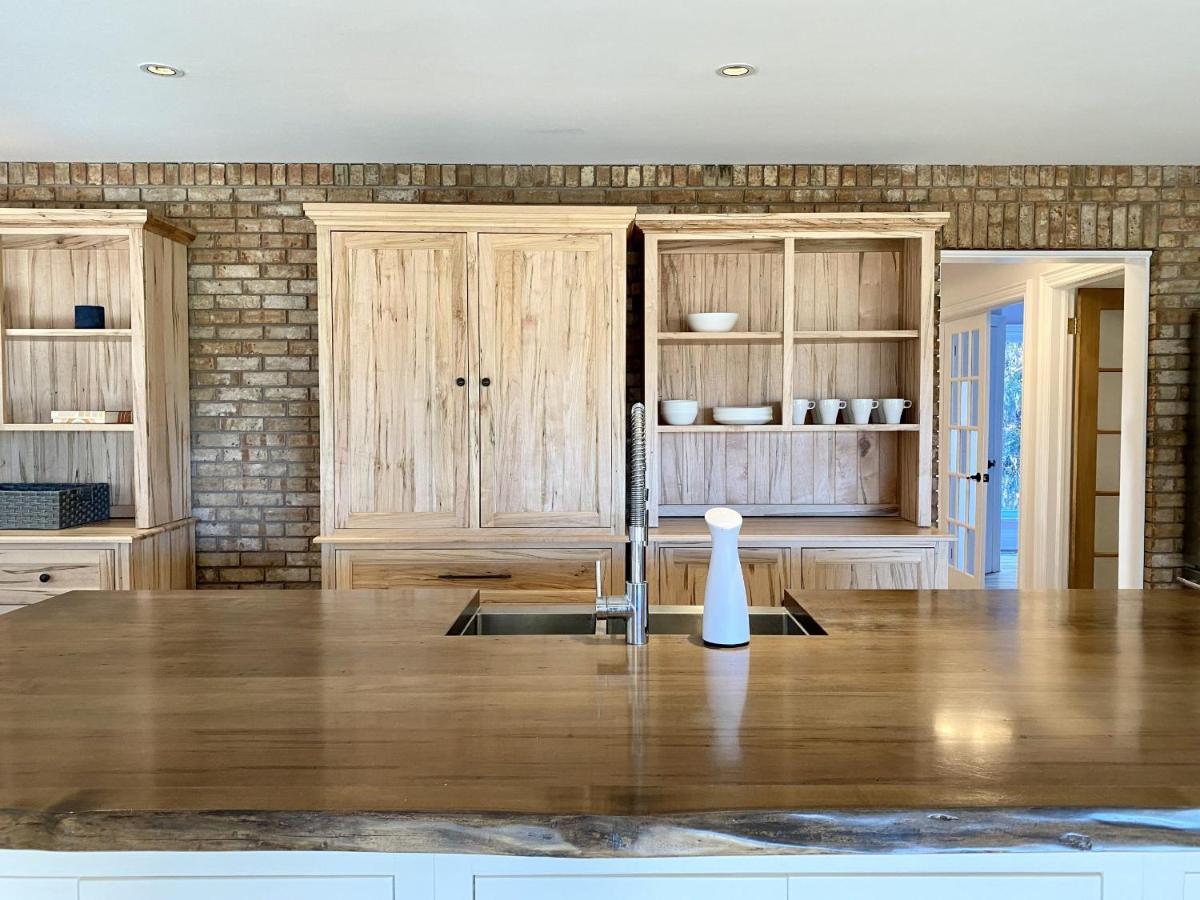 5000+ Sqft Cottage Near Toronto Bolton Экстерьер фото